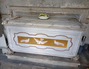 Cappella de Nava - sarcofago.jpg